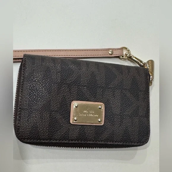 Michael Kors Monogram Wallet - Picture 4 of 13